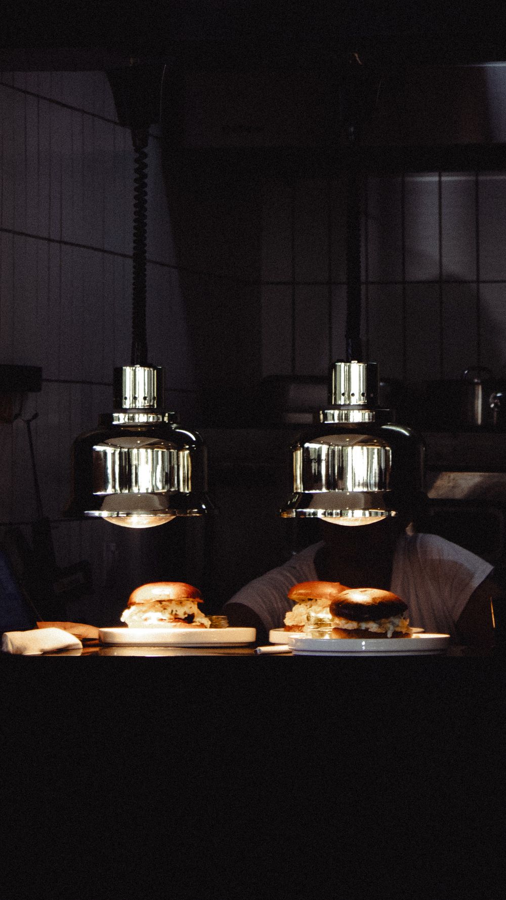 Burgers sous les suspensions, en salle